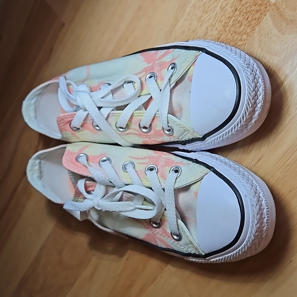 Converse shoes - Picture 5 of 9